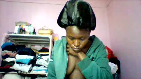 cutezola online show from 09/17/25, 02:57