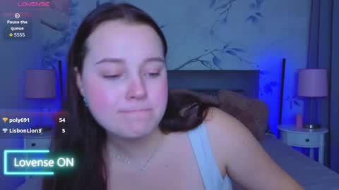 Nika  online show from 10/10/25, 09:03