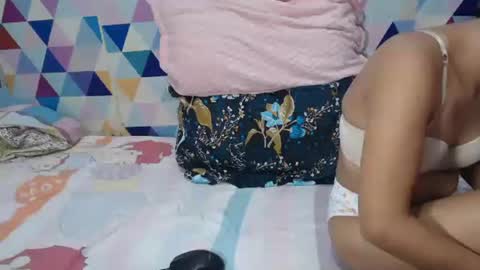 Snapshot of cutie_bella_xxx chatting on 10/22/25, 03:01 bella online show from 10/22/25, 03:01