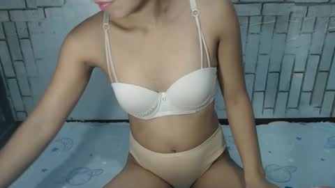 Snapshot of cutie_bella_xxx chatting on 11/28/25, 03:36 bella online show from 11/28/25, 03:36