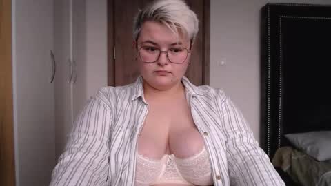 Sophie  Lilith online show from 11/17/25, 07:14