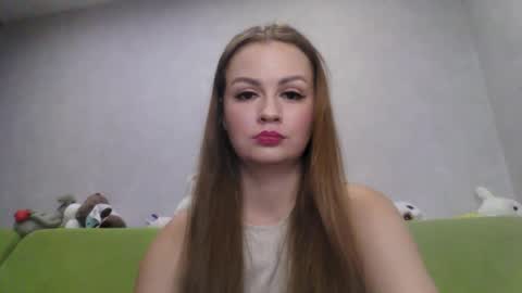 Chloe online show from 09/17/25, 12:45