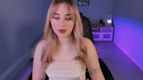 Snapshot of cutie_louise chatting on 12/03/24, 08:50 Your Louise follow me online show from 12/03/24, 08:50