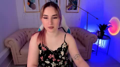 Snapshot of cutie_louise chatting on 12/14/24, 12:22 Your Louise follow me online show from 12/14/24, 12:22