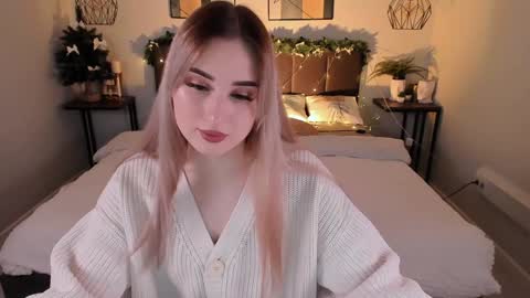 Snapshot of cutie_louise chatting on 01/09/25, 12:46 Your Louise follow me online show from 01/09/25, 12:46