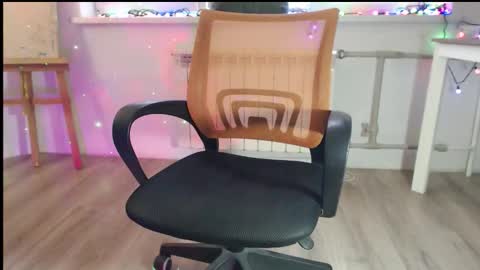 Snapshot of cutie_peach chatting on 02/14/26, 01:19 cutie_peach online show from 02/14/26, 01:19