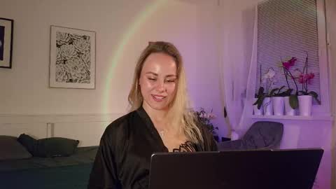 cutie_xoxo_ online show from 04/28/26, 09:09