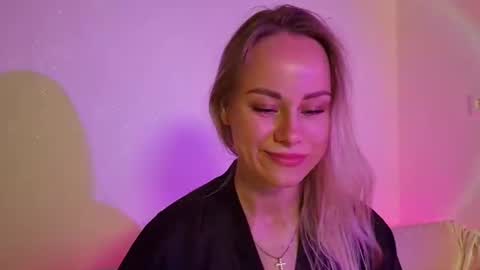 cutie_xoxo_ online show from 06/19/26, 07:06