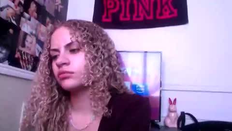 cutiekaylee online show from 10/19/25, 11:38