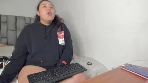 Snapshot of cutiepeach_ chatting on 12/31/24, 01:15 cutiepeach online show from 12/31/24, 01:15