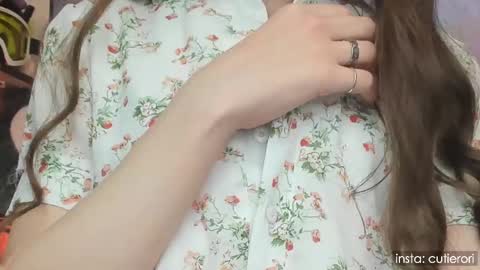 Rori  Instagram cutierori  online show from 03/01/25, 04:22