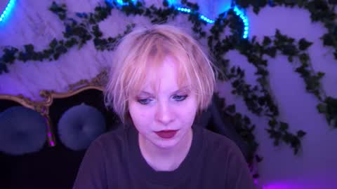 Snapshot of cutiiebunny chatting on 10/25/25, 06:43 cutiiebunny online show from 10/25/25, 06:43