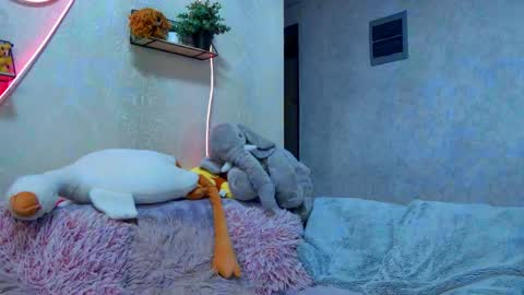 Snapshot of cuttiebunny chatting on 05/13/26, 12:52 cuttiebunny online show from 05/13/26, 12:52