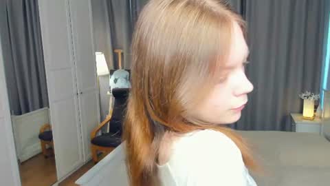 Snapshot of cuty_petite chatting on 06/26/26, 06:18 Anne online show from 06/26/26, 06:18