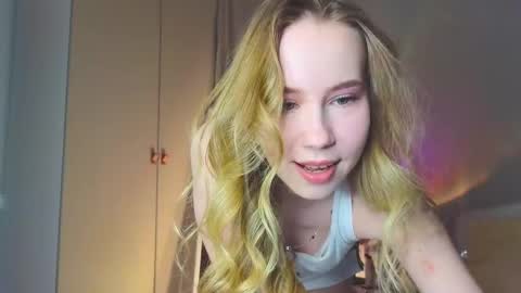Snapshot of cuute_angell chatting on 12/19/24, 04:57 Virginia See you on Sunday online show from 12/19/24, 04:57