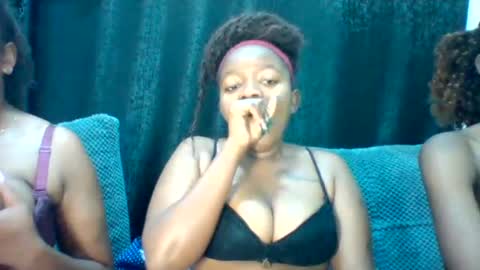 Snapshot of cuvy_babe chatting on 07/15/26, 04:07 cuvy_babe online show from 07/15/26, 04:07