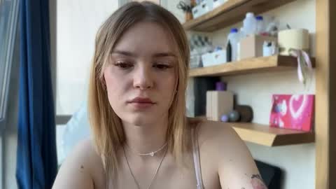 Snapshot of cyberl0ve_ chatting on 06/05/26, 11:27 Im Emi streaming with my friend Reyna today online show from 06/05/26, 11:27