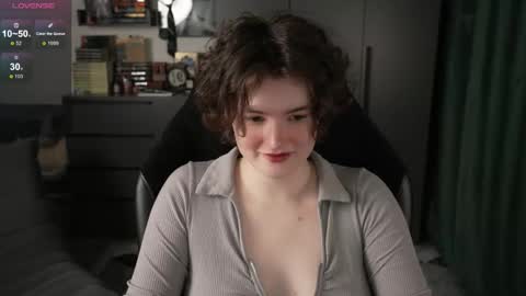 Helen Blossom online show from 04/17/26, 01:14