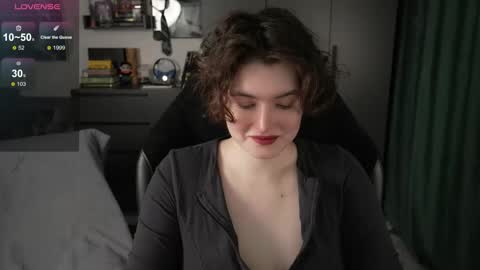 Helen Blossom online show from 05/05/26, 01:41