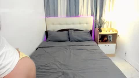 cynthiagwapa09 online show from 11/11/25, 11:49