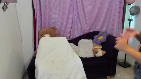 Cynthia online show from 11/18/25, 02:10