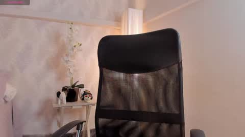 Snapshot of cyntia_adams chatting on 12/27/24, 11:10 cyntia_adams online show from 12/27/24, 11:10