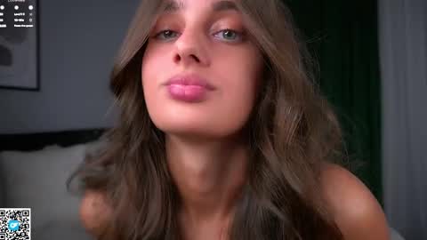 Isabella online show from 11/28/25, 01:08