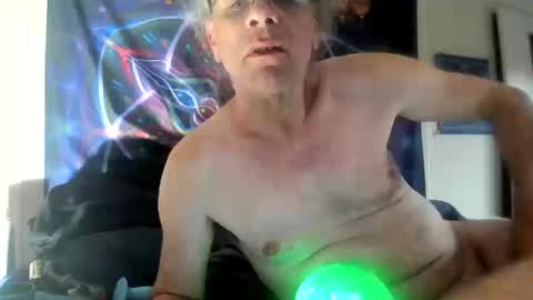 Snapshot of czechlove chatting on 10/19/25, 03:23 Andrew Thomas online show from 10/19/25, 03:23