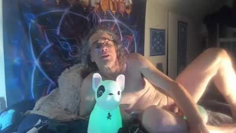 Snapshot of czechlove chatting on 10/21/25, 08:26 Andrew Thomas online show from 10/21/25, 08:26