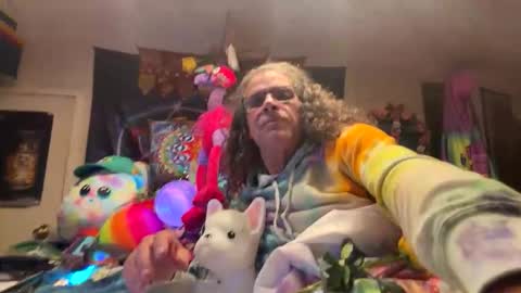 Snapshot of czechlove chatting on 10/27/25, 06:06 Andrew Thomas online show from 10/27/25, 06:06