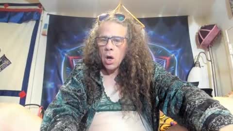 Snapshot of czechlove chatting on 11/09/25, 03:05 Andrew Thomas online show from 11/09/25, 03:05