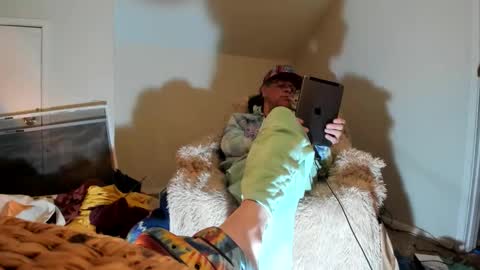 Snapshot of czechlove chatting on 11/25/25, 09:20 Andrew Thomas online show from 11/25/25, 09:20