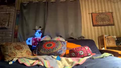 Snapshot of czechlove chatting on 11/28/25, 09:23 Andrew Thomas online show from 11/28/25, 09:23