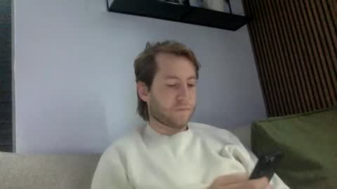 Snapshot of d3nnis_123 chatting on 10/29/25, 08:27 d3nnis_123 online show from 10/29/25, 08:27