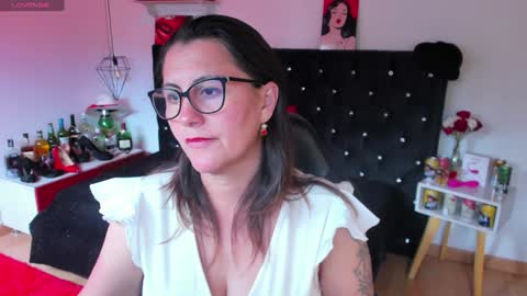 Mia  online show from 02/07/25, 03:30