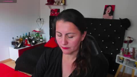 Mia  online show from 02/12/25, 07:45