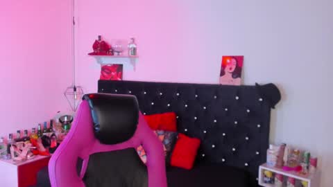 Mia  online show from 02/16/25, 11:16