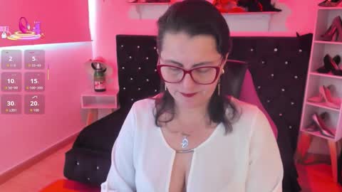 Mia  online show from 10/04/25, 11:41