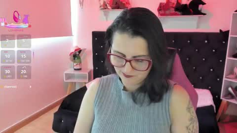 Mia  online show from 10/07/25, 01:08