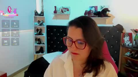 Mia  online show from 10/10/25, 01:32