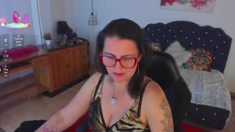 Mia  online show from 10/14/25, 03:02