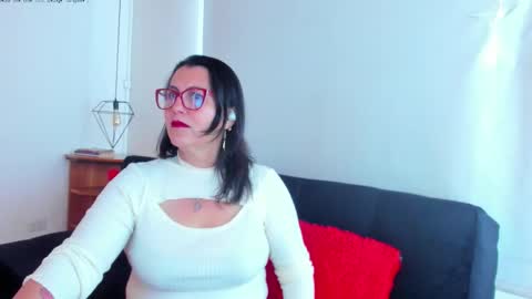 Mia  online show from 10/18/25, 01:56