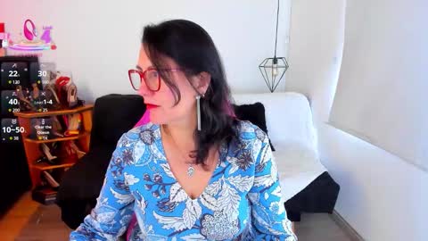 Mia  online show from 11/02/25, 01:02