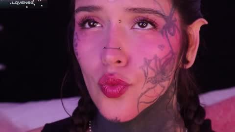 Snapshot of daarlene chatting on 02/04/25, 05:45 Darlene online show from 02/04/25, 05:45