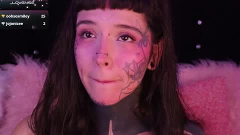 Snapshot of daarlene chatting on 02/05/25, 09:29 Darlene online show from 02/05/25, 09:29