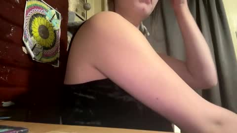 Snapshot of dabqueen_1994 chatting on 02/17/26, 12:34 dabqueen_1994 online show from 02/17/26, 12:34