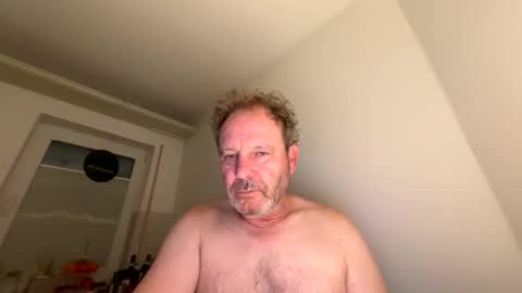 Snapshot of dachdecker7269 chatting on 01/14/26, 05:02 dachdecker7269 online show from 01/14/26, 05:02