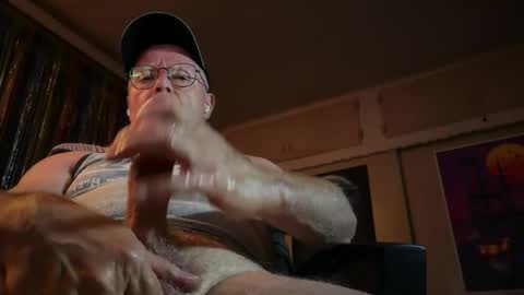 Snapshot of dadbate23 chatting on 07/08/26, 04:17 dadbate23 online show from 07/08/26, 04:17