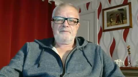 Brian ... online show from 09/25/25, 08:01