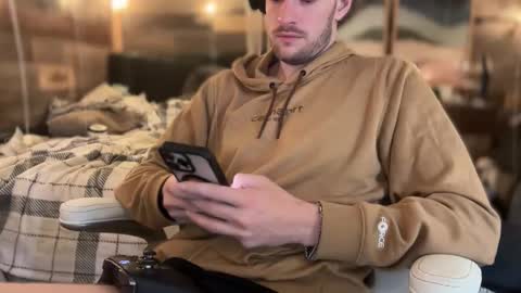 Leo online show from 11/22/25, 10:09